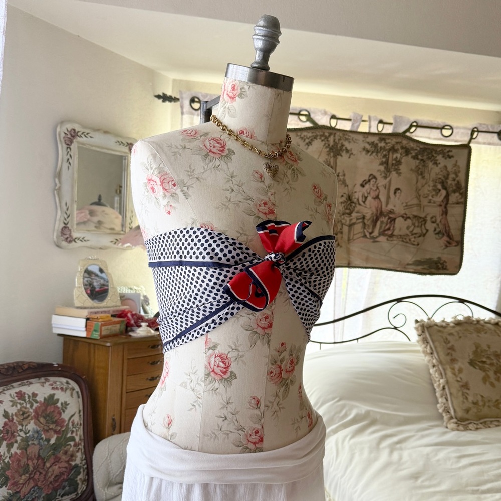 polkadot scarfโ